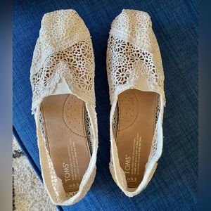 TOMS cream crochet slip-ons - size women's 9.5